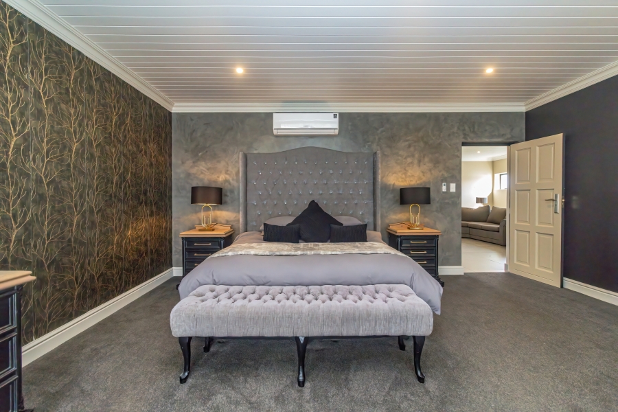6 Bedroom Property for Sale in Heatherlands Western Cape